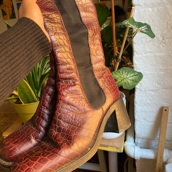 FREE LANCE PARIS BURGUNDY CROC EMBOSSED LEATHER SIDE ELASTIC TALL BOOTS - Picture 8 of 16